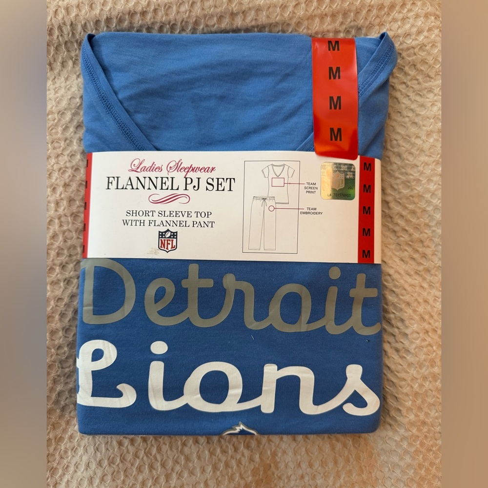 Detroit Lions Women’s Flannel PJ Set